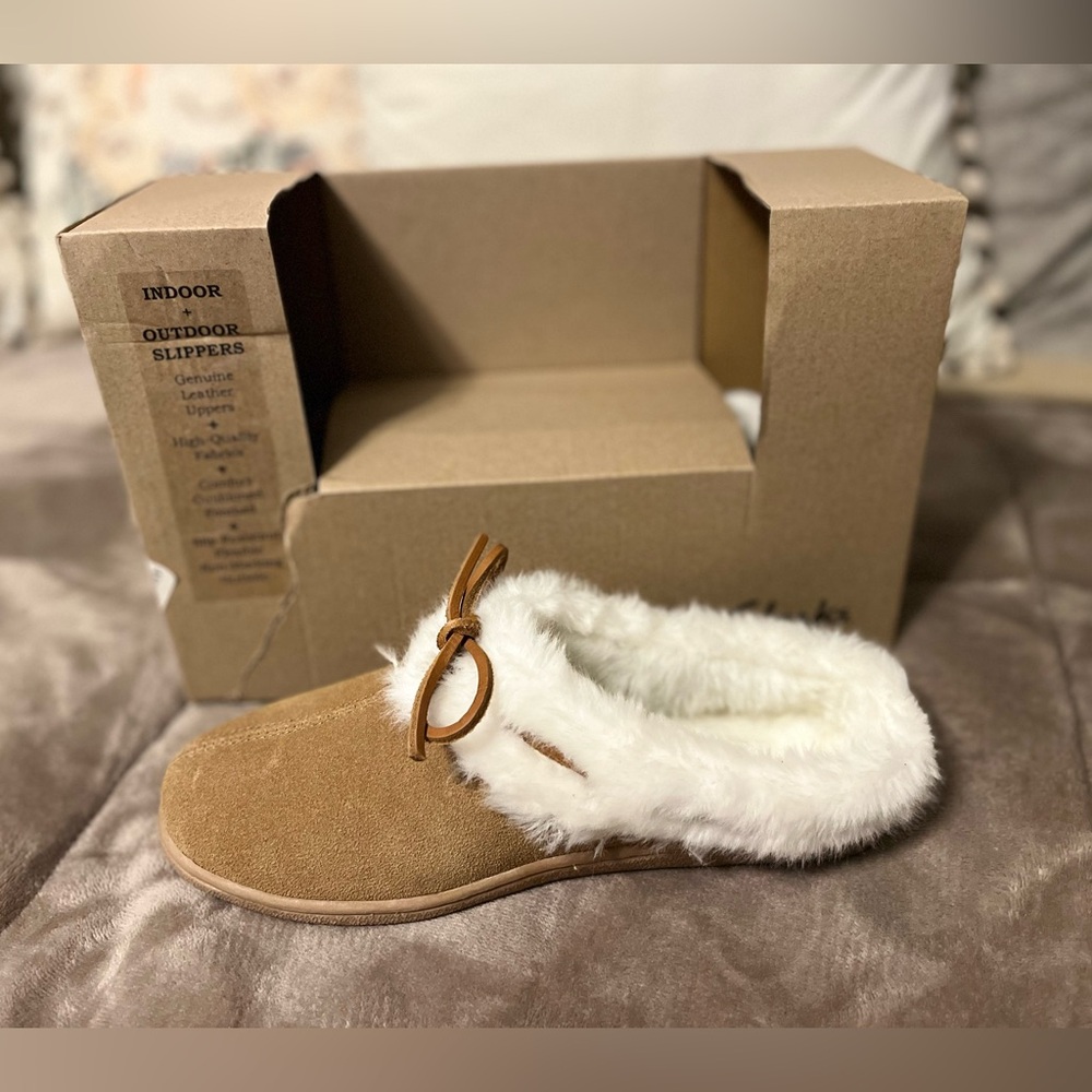 New Suede Fur-Lined Clarks Slippers Womens Size 8